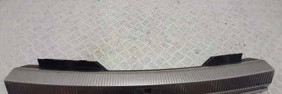 Trunk/boot sill cover protection