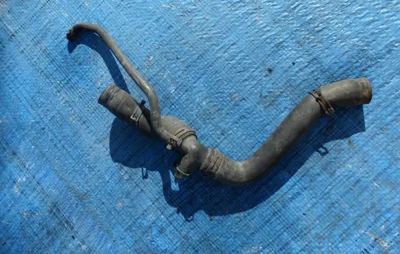 Volkswagen Golf IV Engine coolant pipe/hose