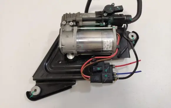 BMW i4 Air suspension compressor/pump 6894450