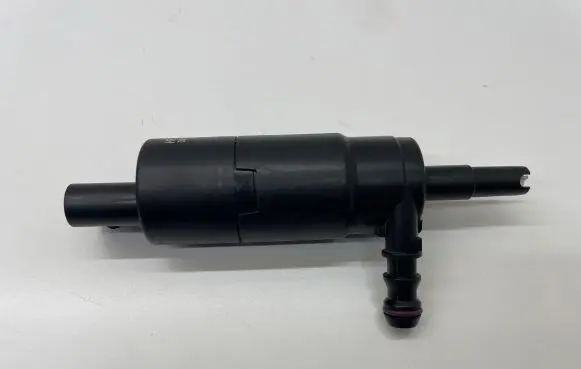 Volkswagen PASSAT B6 Headlight washer pump 001007