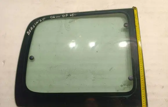 Citroen Berlingo Rear side window 43R000016 DOT211M75AS2