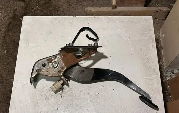 Toyota Avensis T250 Brake pedal 16094A02