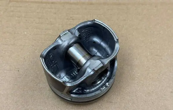 Ford Focus Piston CM5GFB 5K2820