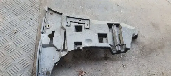 Volvo V70 Front bumper mounting bracket 09190303