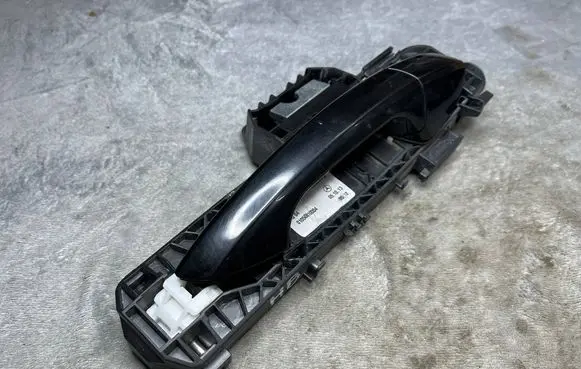 Mercedes-Benz C W205 Rear door handle trim X162 A2047601634