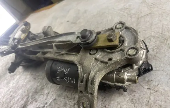 Mercedes-Benz E W210 Wiper motor 0390241429cdp