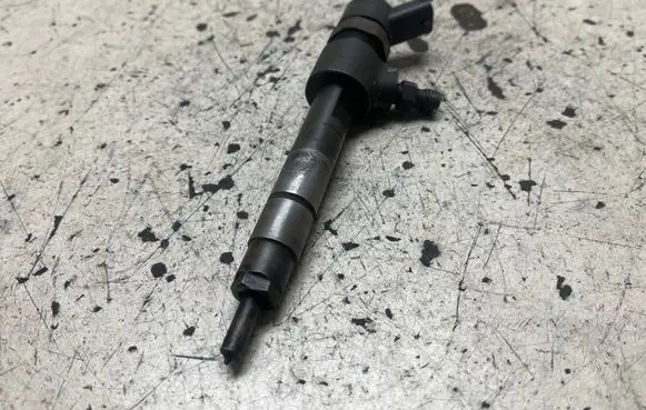 Opel Zafira B Fuel injector 0445110165