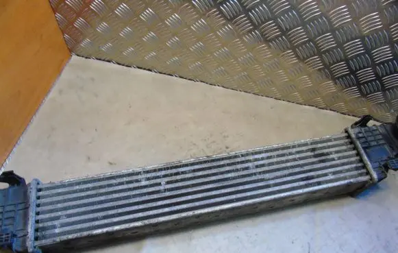 Mercedes-Benz E W211 Intercooler radiator A2115003902