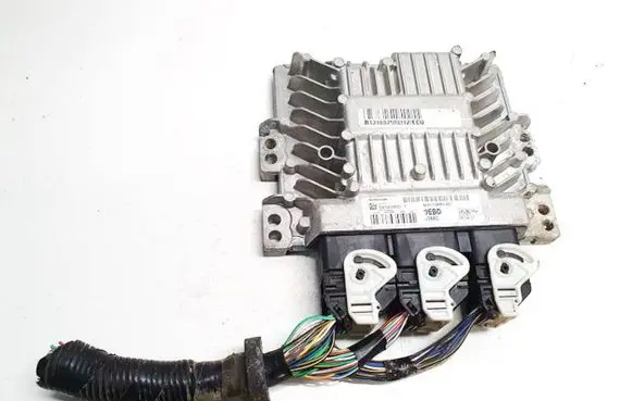 Ford Kuga I Engine control unit/module 8v4112a650ad 8v41-12a650-ad