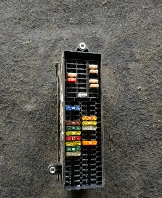 Volkswagen Touran I Fuse module