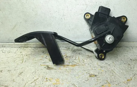 Nissan Qashqai Accelerator throttle pedal 3158C