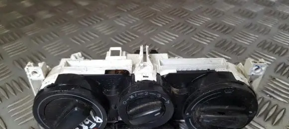 Volkswagen Golf IV Climate control unit