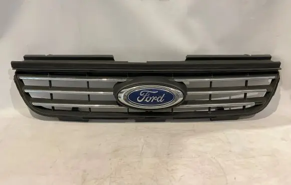 Volkswagen Touareg II Front bumper upper radiator grill 77777