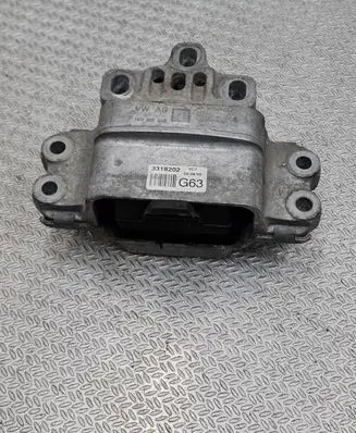 Volkswagen PASSAT B7 Engine mount bracket 3318202