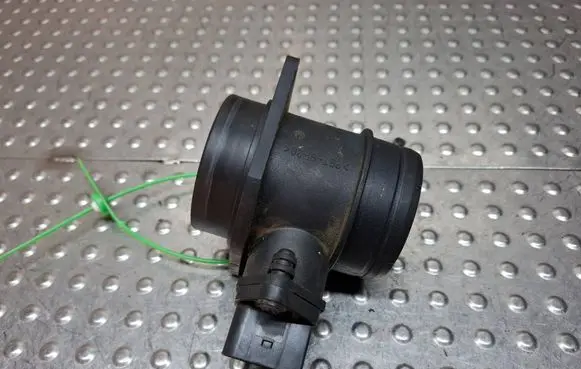 Volkswagen Polo IV 9N3 Mass air flow meter S27705711 028002531 038906461B