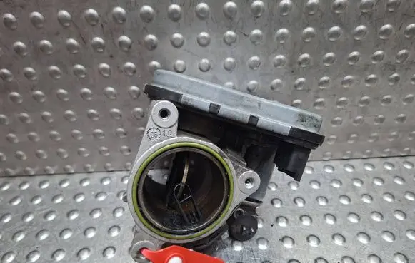 Peugeot 4007 Throttle body valve S26279759 9656932580
