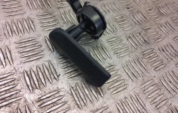 Nissan Qashqai J12 Engine bonnet (hood) release handle