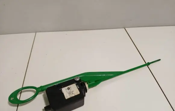 Fuel tank cap lock