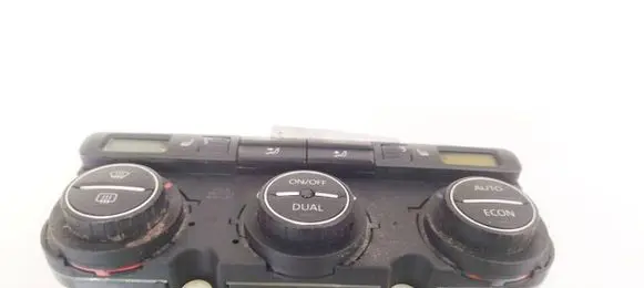Volkswagen PASSAT B6 Climate control unit
