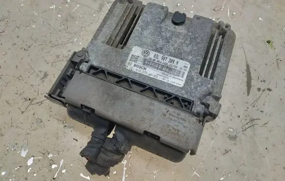 Volkswagen PASSAT CC Engine control unit/module 03L907309N 0281016374