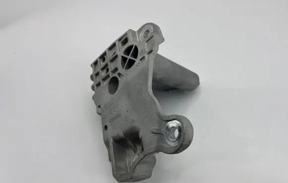 Volvo XC40 Gearbox mounting bracket 32249354 2404201