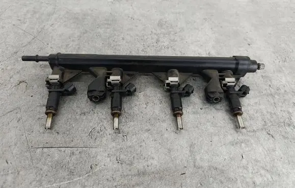 Peugeot 207 Fuel main line pipe 