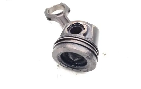 KIA Sportage Piston with connecting rod D4FD
