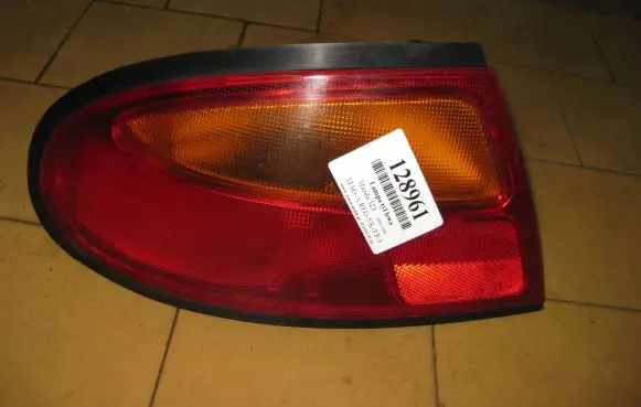 Mazda 323 F Rear/tail lights