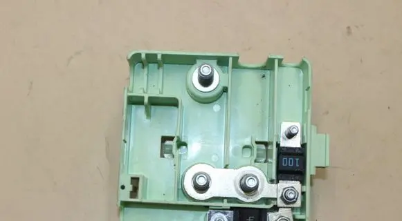 BMW X3 E83 Battery relay fuse 6928945