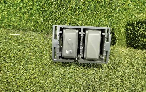 Renault Trafic III (X82) Windscreen/window heater switch 1259354X 48133M 93868044