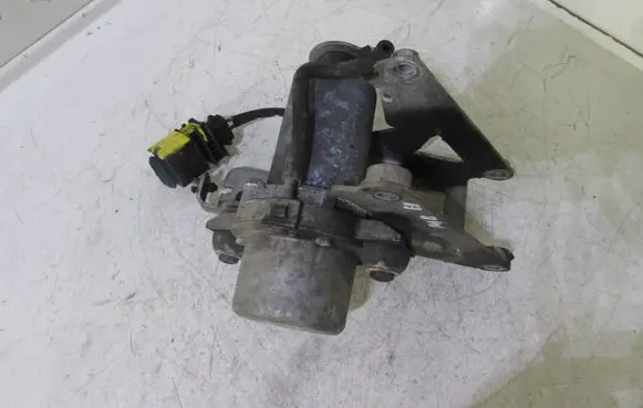 Mercedes-Benz C W205 Vacuum pump A0004303832 86422823 160600525