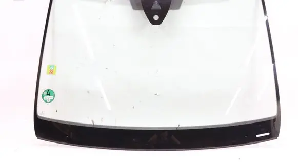 Volkswagen Touran III Front windscreen/windshield window 5785738