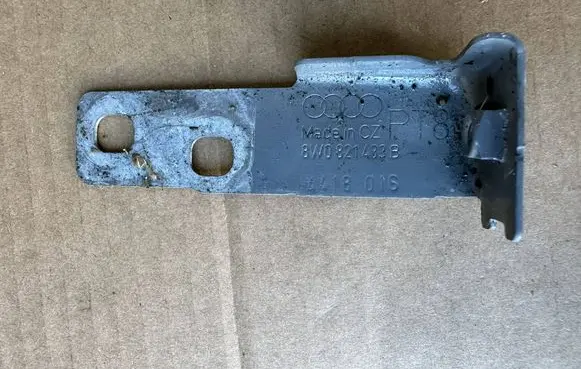 Audi A4 S4 B9 Fender mounting bracket 8W0821433B