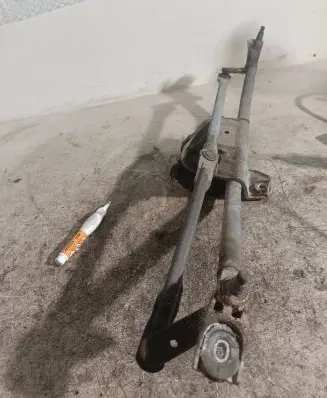 Audi A4 S4 B5 8D Front wiper linkage and motor 8D1955113B 0390241132 964863