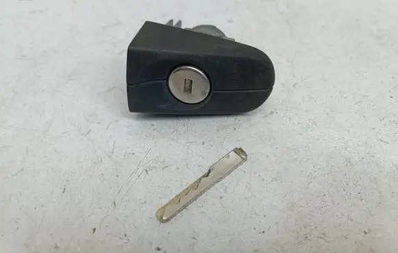 Ford Focus Front door lock (next to the handle) 3M5AR21990AC 3M5AR21990A