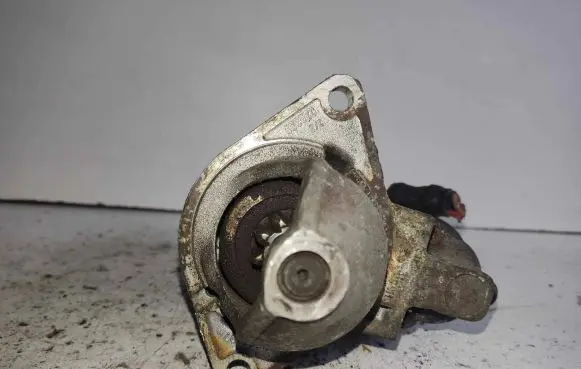 Opel Zafira A Starter motor 1005821974