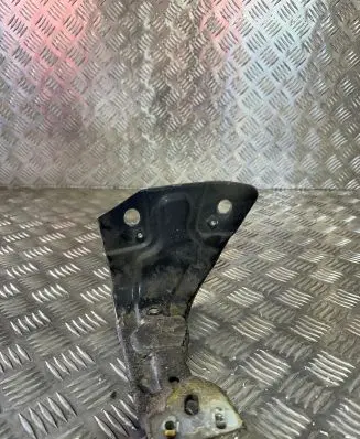 Fender mounting bracket