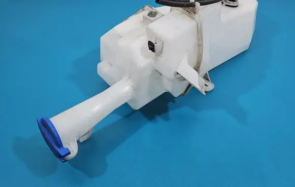 KIA Ceed Windshield washer fluid reservoir/tank 98610-J7000 IMPRK1539936