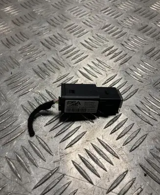 Peugeot 2008 II USB socket connector 98217039DX