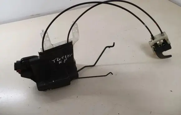 Hyundai Tucson JM Front door lock