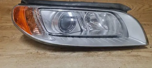 Volvo V70 Headlight/headlamp 31214348