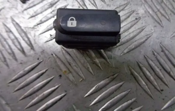 Renault Clio II Central locking motor 