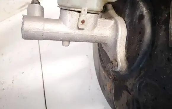 Master brake cylinder