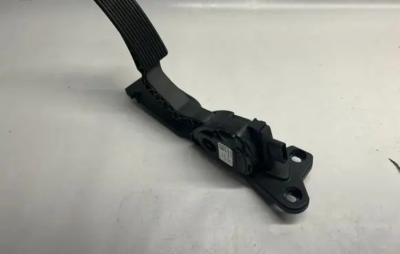 Mercedes-Benz GL X166 Accelerator throttle pedal A1663000004
