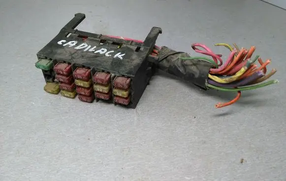 Cadillac STS Seville Fuse module