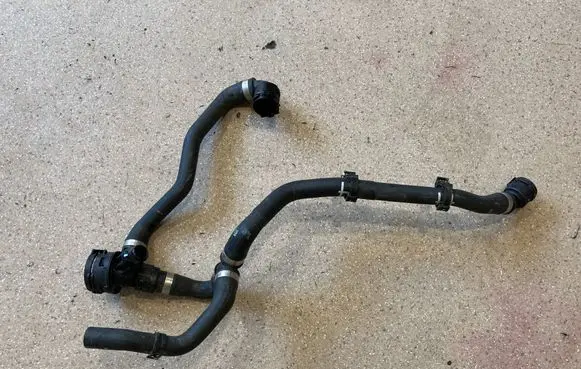 BMW iX Engine coolant pipe/hose 8475142 8475148