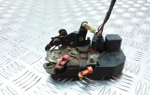 Chrysler 300M Front door lock