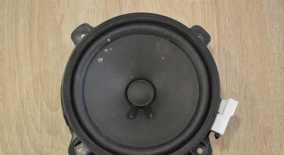 Chevrolet Captiva Front door speaker