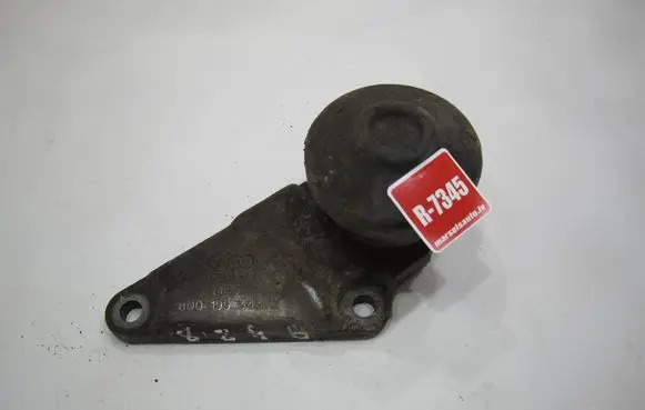 Audi A4 S4 B5 8D Engine mount bracket 8D0199343C
