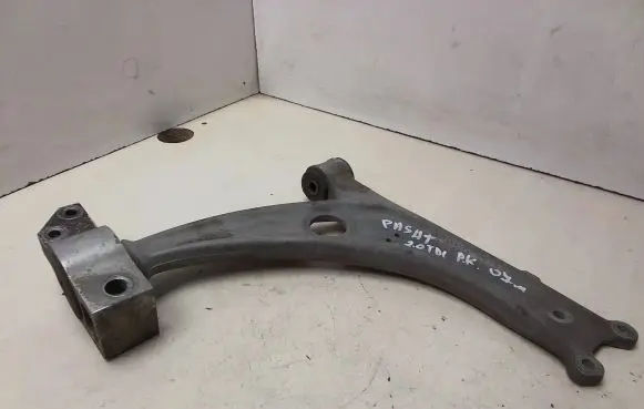 Volkswagen PASSAT B6 Front lower control arm/wishbone 3C0407153B